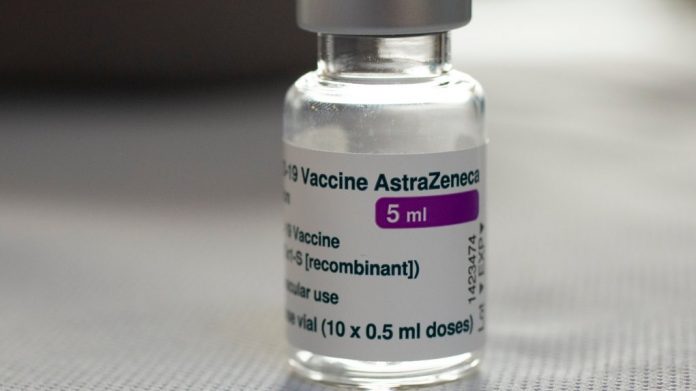 Coronavirus Canada Updates: Quebecers can bump up 2nd doses of Moderna, AstraZeneca vaccine