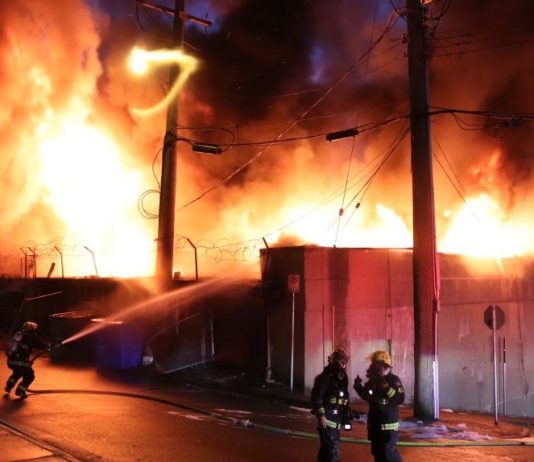 Firefighters battle blaze in downtown New Westminster, Report Firefighters battle blaze in downtown New Westminster, Report