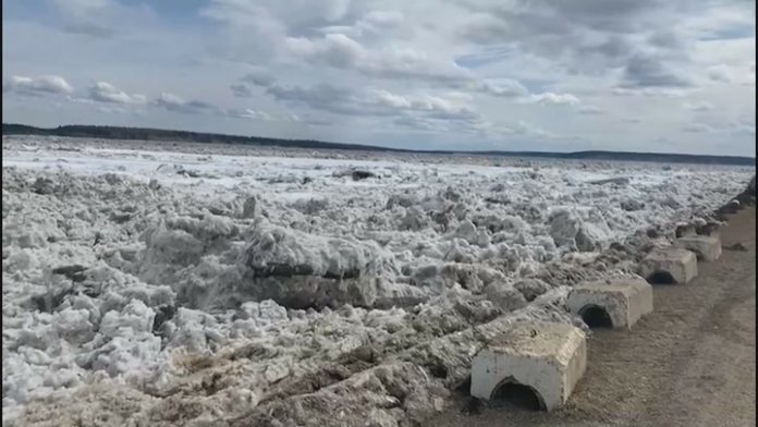 Huge wall of ice triggers evacuations in Fort Simpson, Report