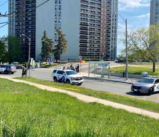 One dead, four seriously wounded in shooting in Etobicoke: police One dead, four seriously wounded in shooting in Etobicoke: police