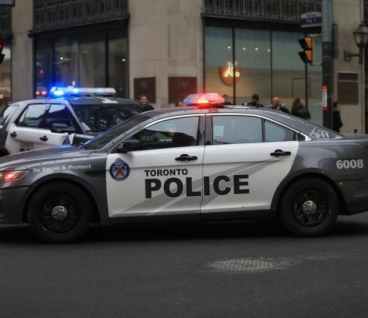 Police: Body found in garbage bag in Toronto’s east end Police: Body found in garbage bag in Toronto's east end