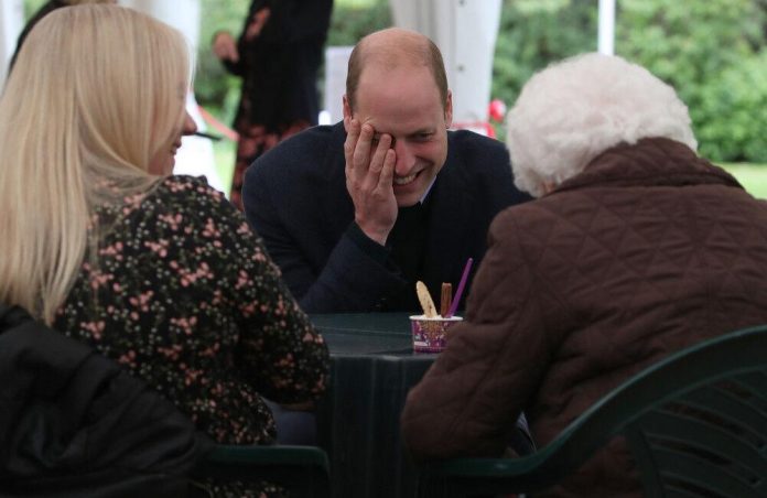 Prince William left blushing after ‘flirting’ with elderly admirer (Photo)