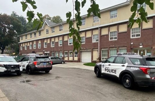 Police: Man dead following stabbing at east end apartment in Toronto Police: Man dead following stabbing at east end apartment in Toronto