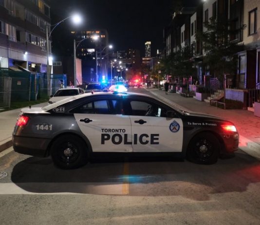 Two people shot near Spadina Avenue and Dundas Street West Two people shot near Spadina Avenue and Dundas Street West