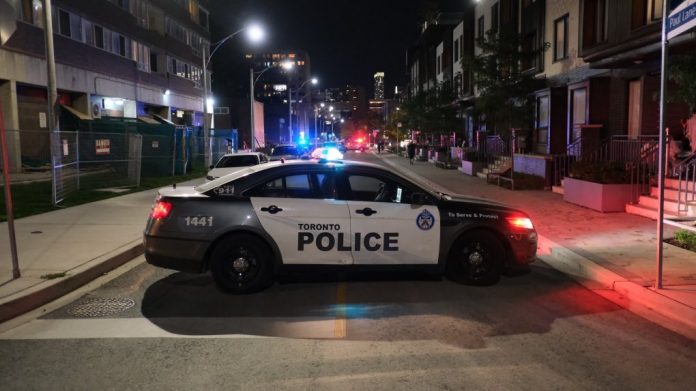 Two people shot near Spadina Avenue and Dundas Street West