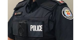 Toronto police: Man stabbed while trying to sell cellphone in Etobicoke Toronto police: Man stabbed while trying to sell cellphone in Etobicoke