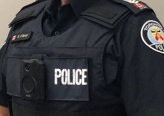 Toronto police: Man stabbed while trying to sell cellphone in Etobicoke Toronto police: Man stabbed while trying to sell cellphone in Etobicoke