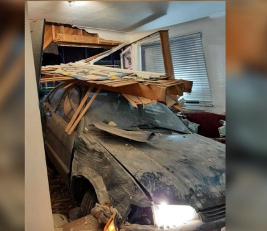 Car crashes into living room of Victoria apartment (Photo) Car crashes into living room of Victoria apartment (Photo)