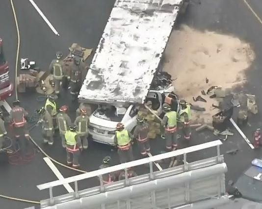 One dead in crash on Gardiner near Royal York One dead in crash on Gardiner near Royal York