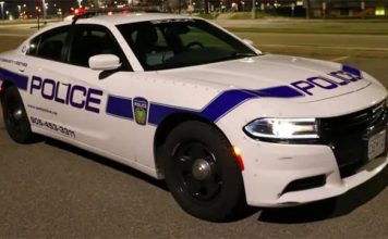 Peel Regional police seeking two suspects after woman in her 70s robbed in Mississauga Peel Regional police seeking two suspects after woman in her 70s robbed in Mississauga