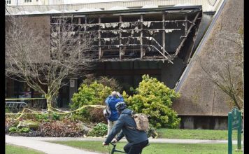 Section of Vancouver Aquatic Centre crashes down Section of Vancouver Aquatic Centre crashes down