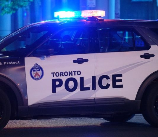 Police: Man dies after falling off balcony during break-in in North York Police: Man dies after falling off balcony during break-in in North York