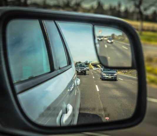 How to adjust your mirrors to minimize your blind spot