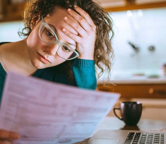 De-stress from money worries with music De-stress from money worries with music