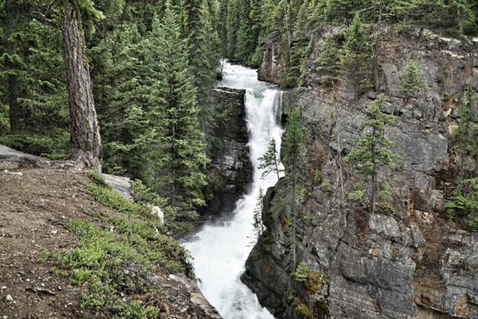 Tragedy at Meachen Creek: Third Hiker Found After Waterfall Accident